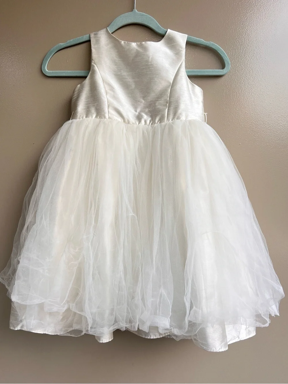 David’s Bridal Ivory Flower Girl Dress Size 6 Tulle Wedding Party Princess Gown - Picture 3 of 13